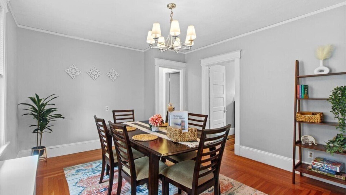 West Hartford Apartment | Quiet 2BR Near Blueback Square - Free Parkking, Utilities & Wi-Fi