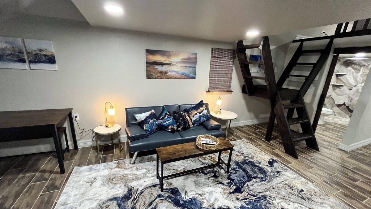 Brazoria Cabin | Quiet 3 bed double loft cabin - Short walk to the river