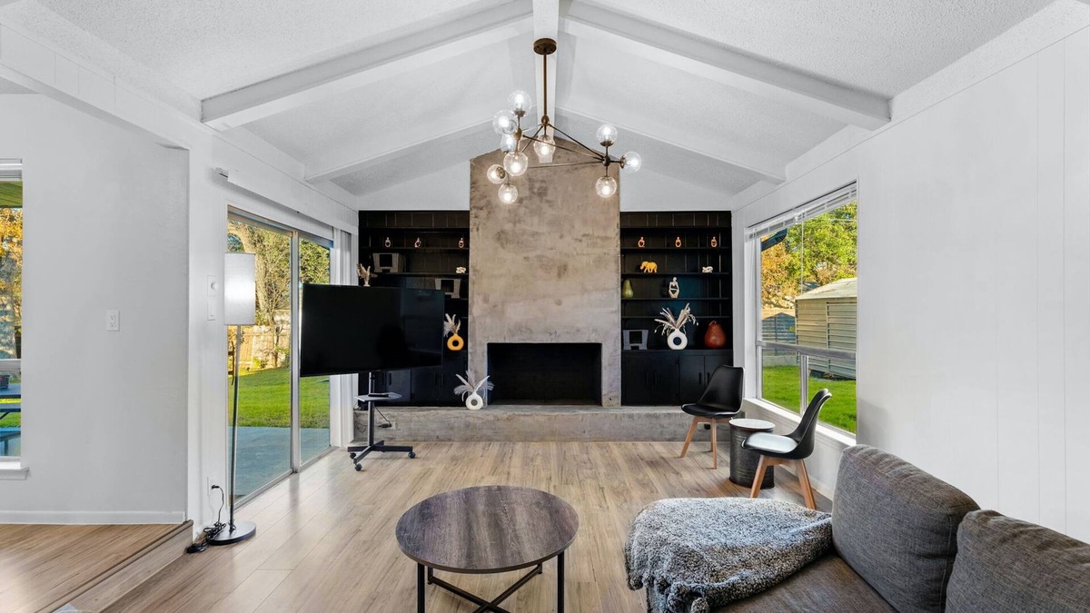 Barton Hills House | Quiet 3 Bedroom Home | Walkable to Zilker Park