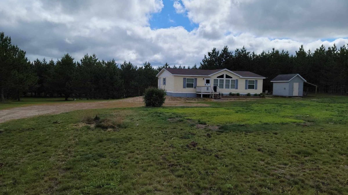 Bemidji House | Quiet 3bed 2bath house. Large parking area. Great location. quiet neighborhood