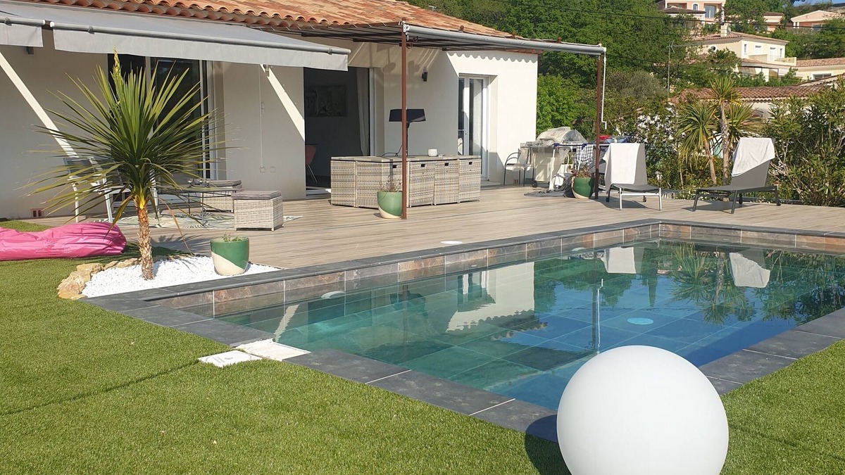 Chateauneuf-Grasse Villa | Quiet 4-bedroom villa 140m2. Pool + Garden 3000m2