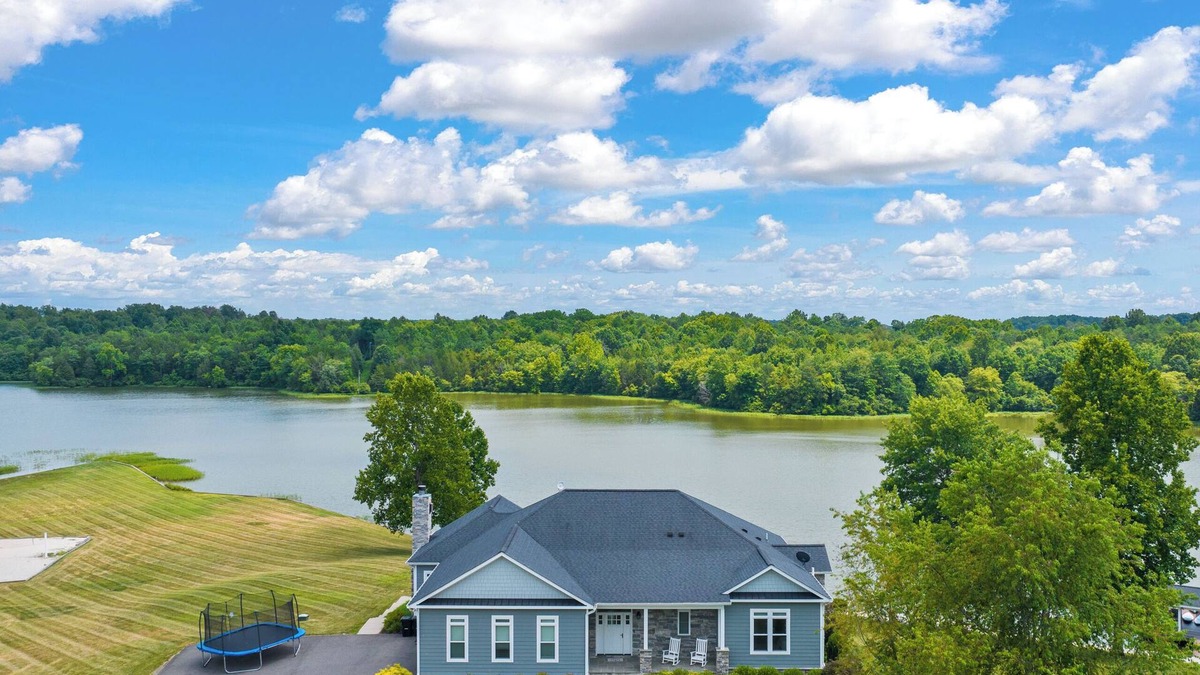 Louisa House | Quiet 5 Acre Lake House Getaway in Lake Anna