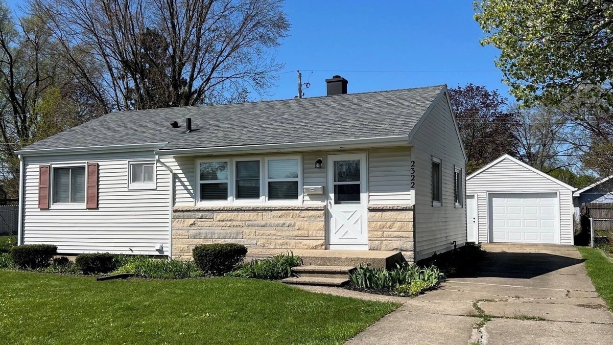 South Bend House | Quiet 5-bedroom Retreat - Walk to Notre Dame