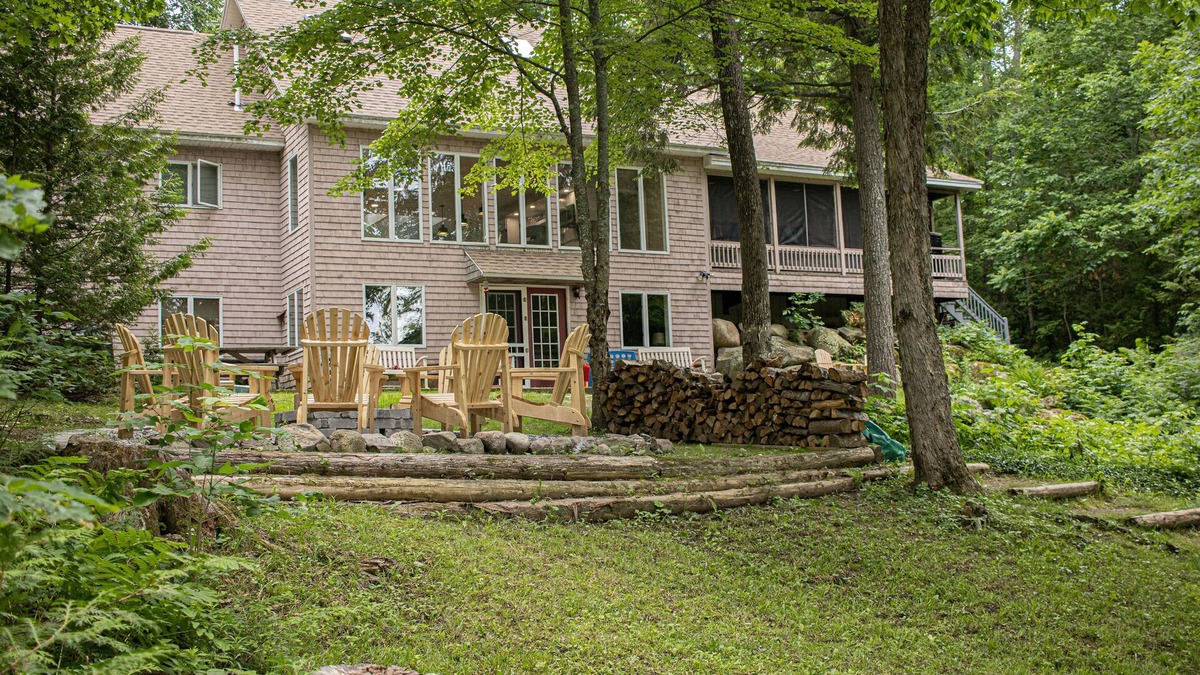 Oakland House | Quiet, 6 bedroom 4 bath Lakefront home, private sandy beach, near Colby College