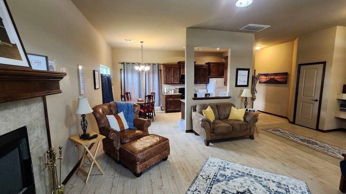 Logan County House | Quiet Acre Retreat. Guest 6. Pet Friendly. Wi-fi.