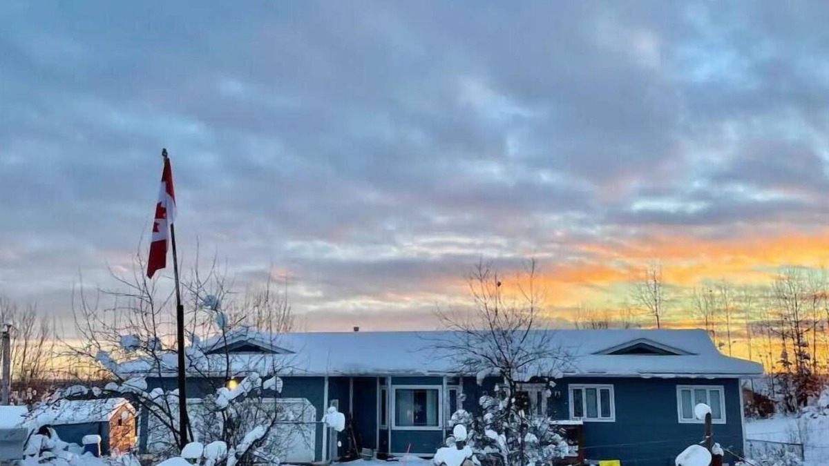 Fort Nelson House | Quiet Acreage in FN very close to the community