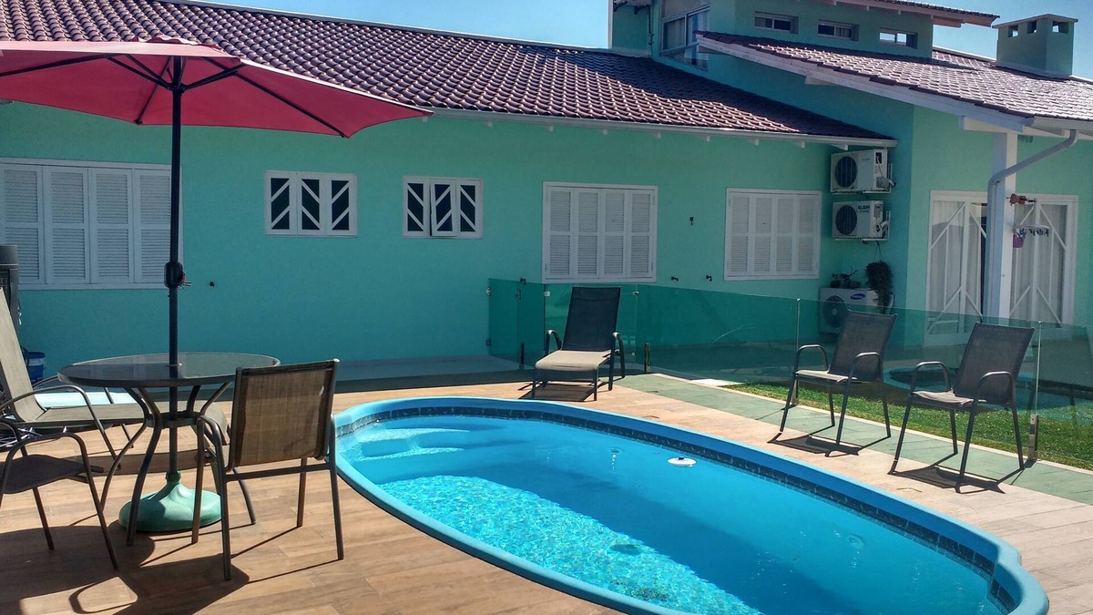 Ponta das Canas House | Quiet and safe house with barbecue and heated pool, 250 meters from the sea.