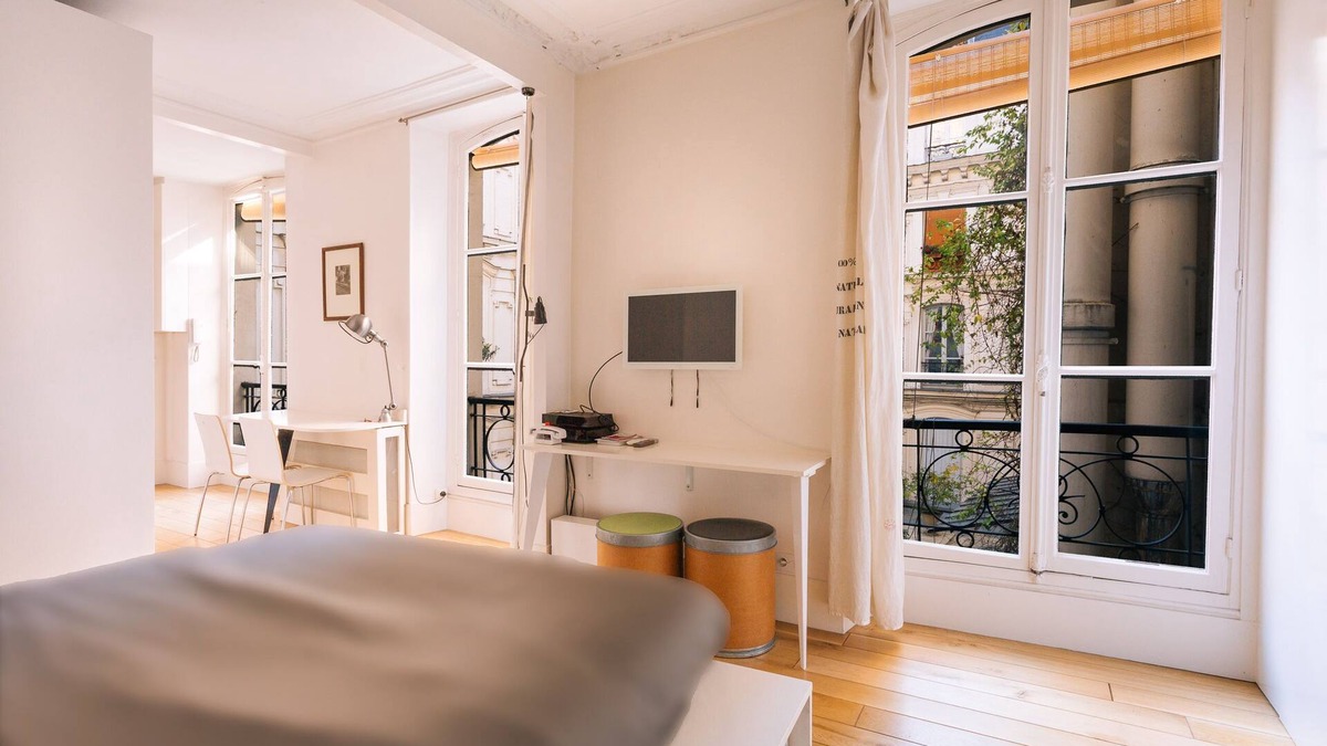 Quartier Saint-Ambroise Apartment | Quiet And Airy Luxury Studio In The Upper Marais