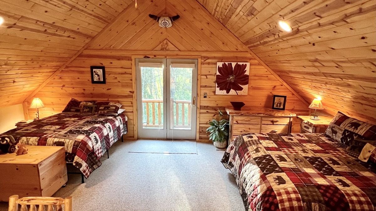 Island Park Cabin | Quiet and clean cabin near Yellowstone National Park