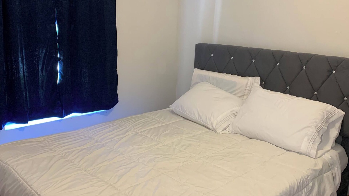 Macomb Apartment | Quiet and comfort one bedroom apt, close to WIU, a kitchen free parking, TV