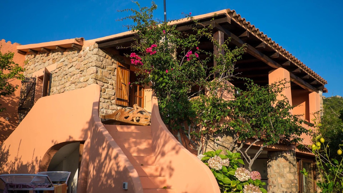 Conca Verde Apartment | Quiet and comfortable apartment with garden near the beach