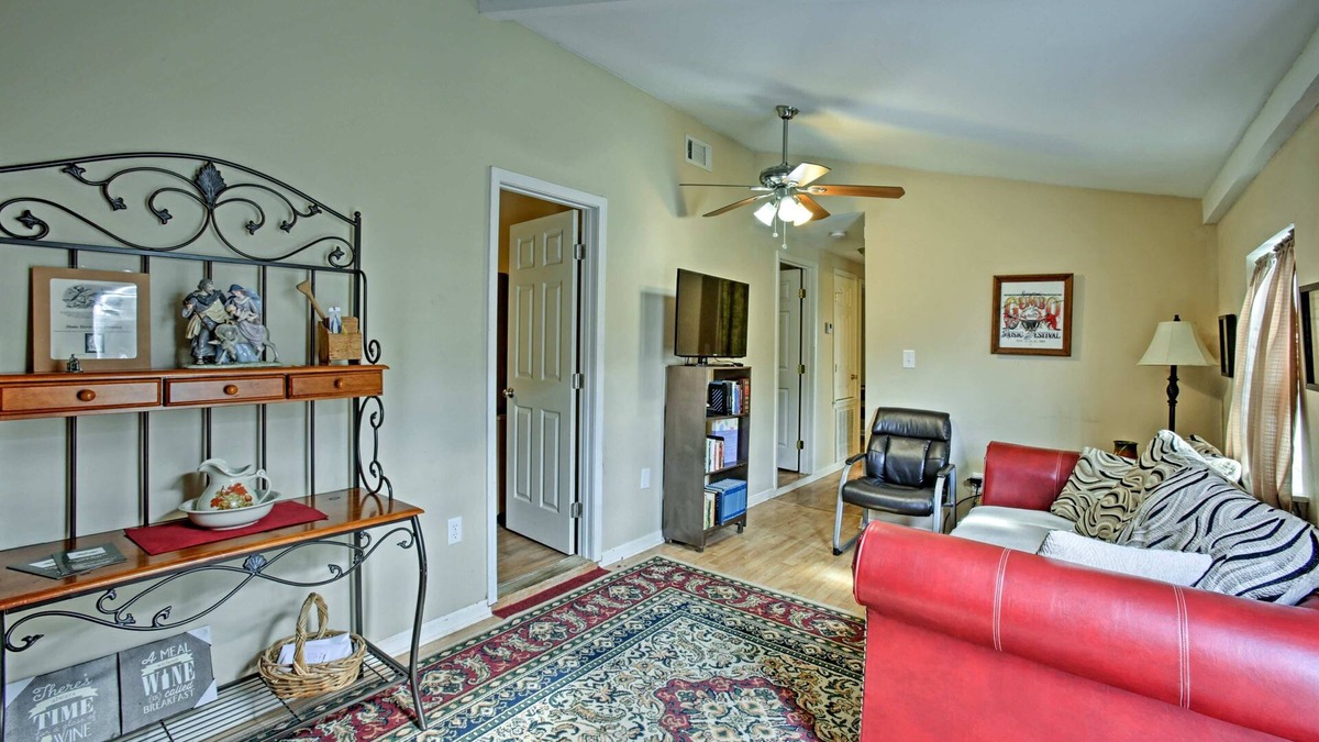 Theriot Apartment | Quiet And Comfortable Three Bedroom Apartment near Falgout Canal Marina, Theriot