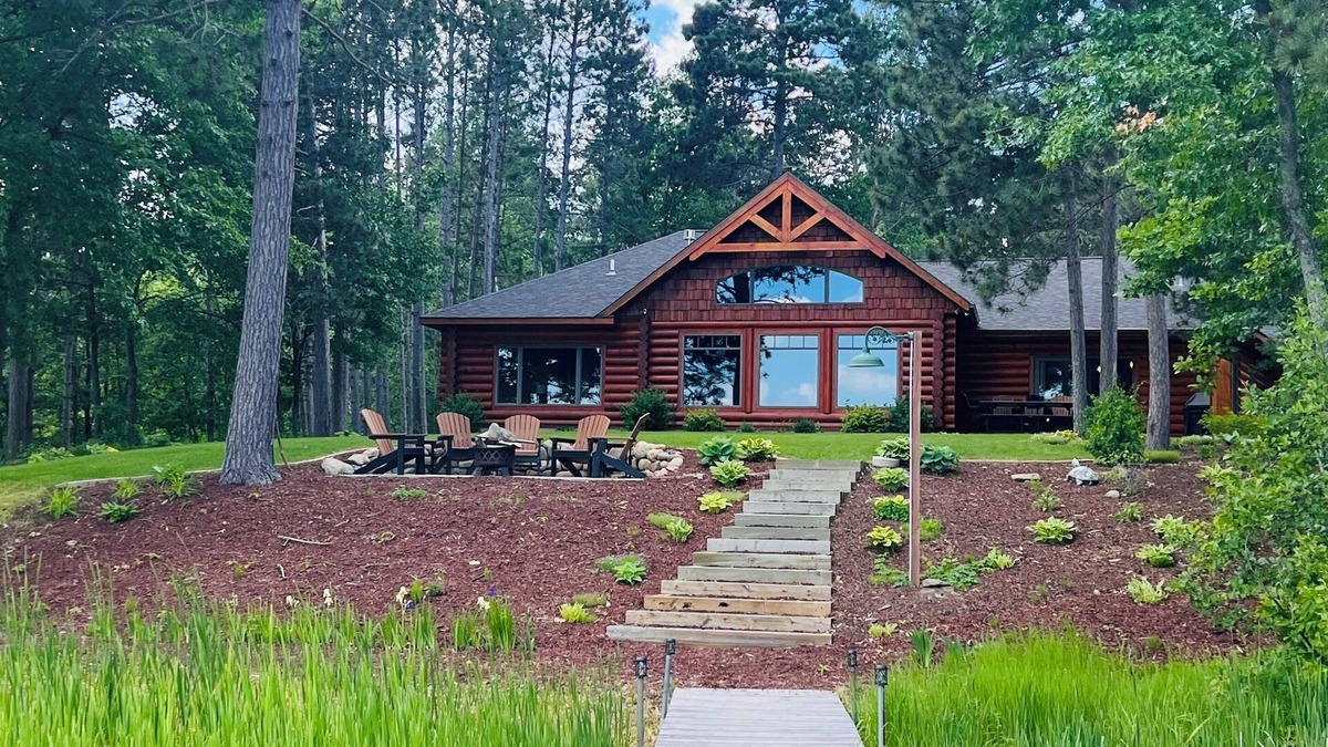 Pine River House | Quiet and cozy cabin located on the white fish chain.