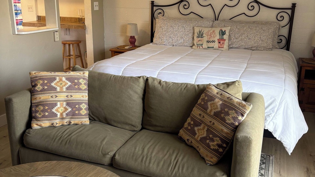 Tucson House | Quiet and cozy private studio guest home with peaceful patio in sunny Tucson!