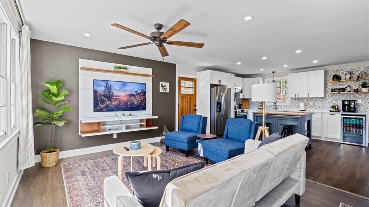 Duncan House | Quiet and Cozy with Outdoor Space