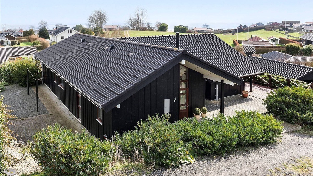 Hejlsminde Strand House | Quiet and idyllic location with a panoramic view of the sea
