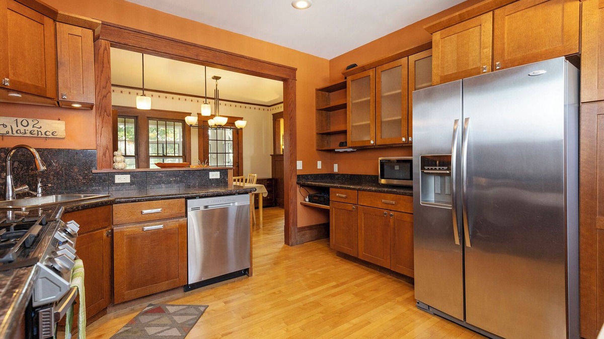 Fort Atkinson House | Quiet and Picturesque Riverfront 3bed House for Rent