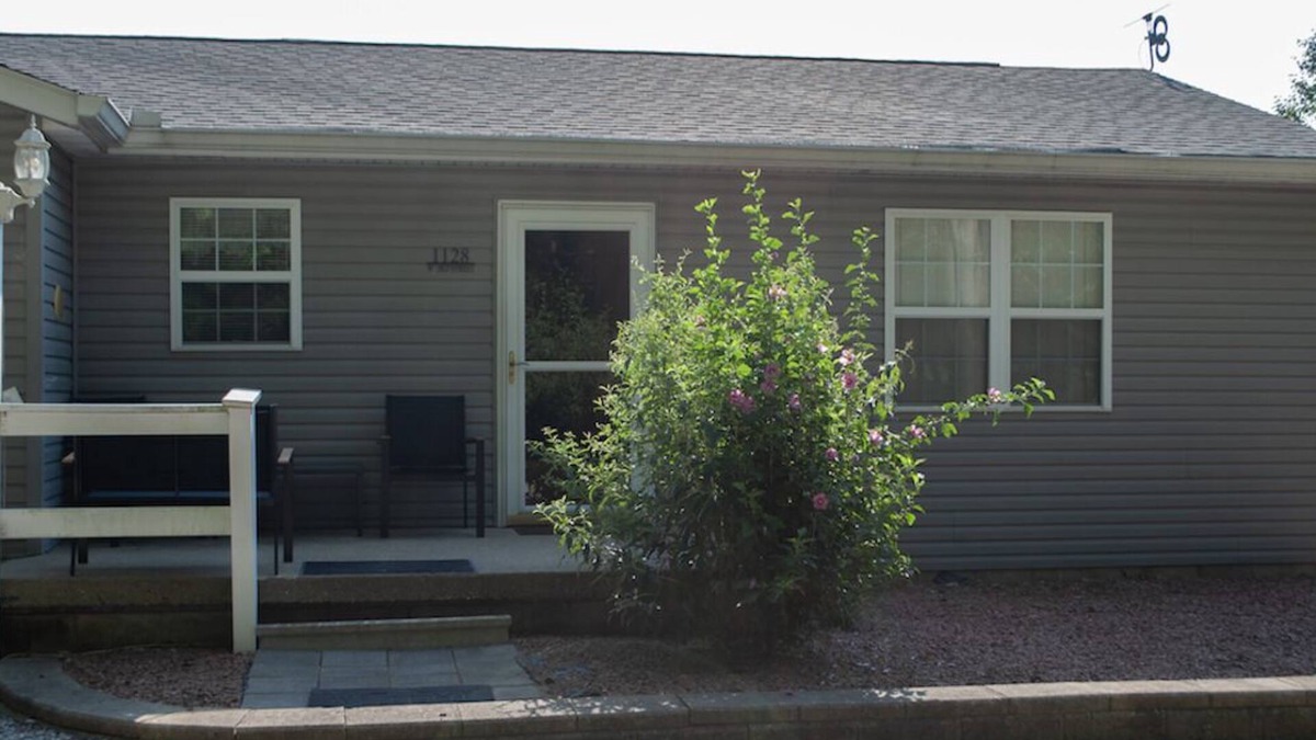 Fairview Park Apartment | Quiet and sophisticated apartment with AC in Clinton