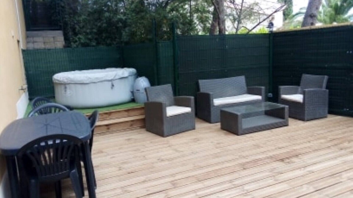 Boujan-sur-Libron Apartment | quiet apartment for holidays in the sun