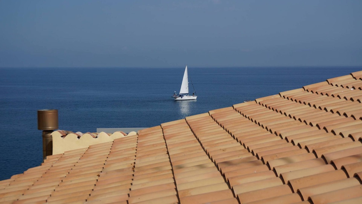 Old Town Apartment | Quiet apartment in the old town, sea view and 50m to the beach. Up to 3 people