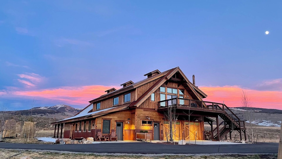 Crested Butte Apartment | Quiet Apartment l 5 min to downtown CB l Breathtaking Views