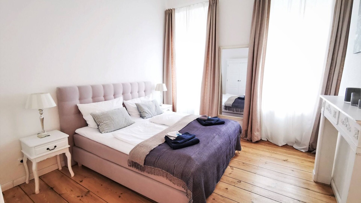 Charlottenburg Apartment | Quiet apartment near to Schloss Charlottenburg, Boxspring Beds, 2 BR with Extras