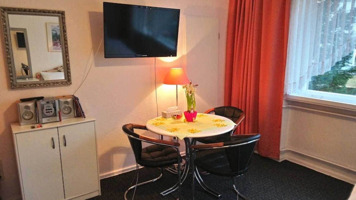 Halensee Apartment | Quiet apartment on Ku'damm with parking space