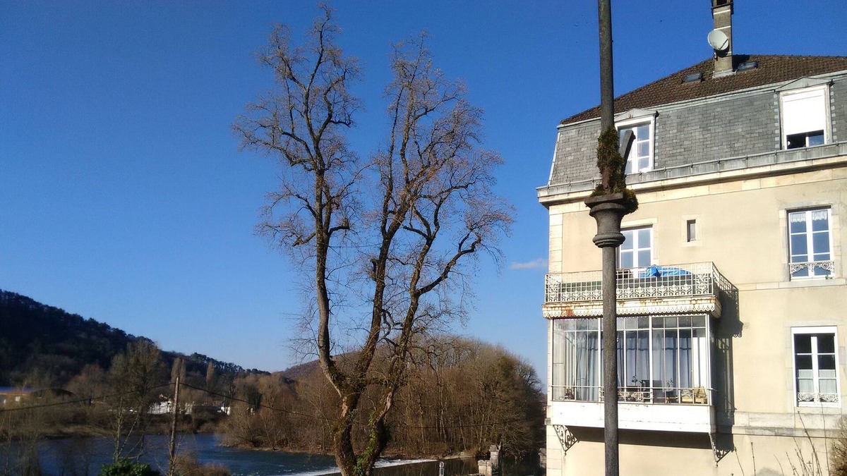 Beure Apartment | Quiet apartment on the banks of the Doubs