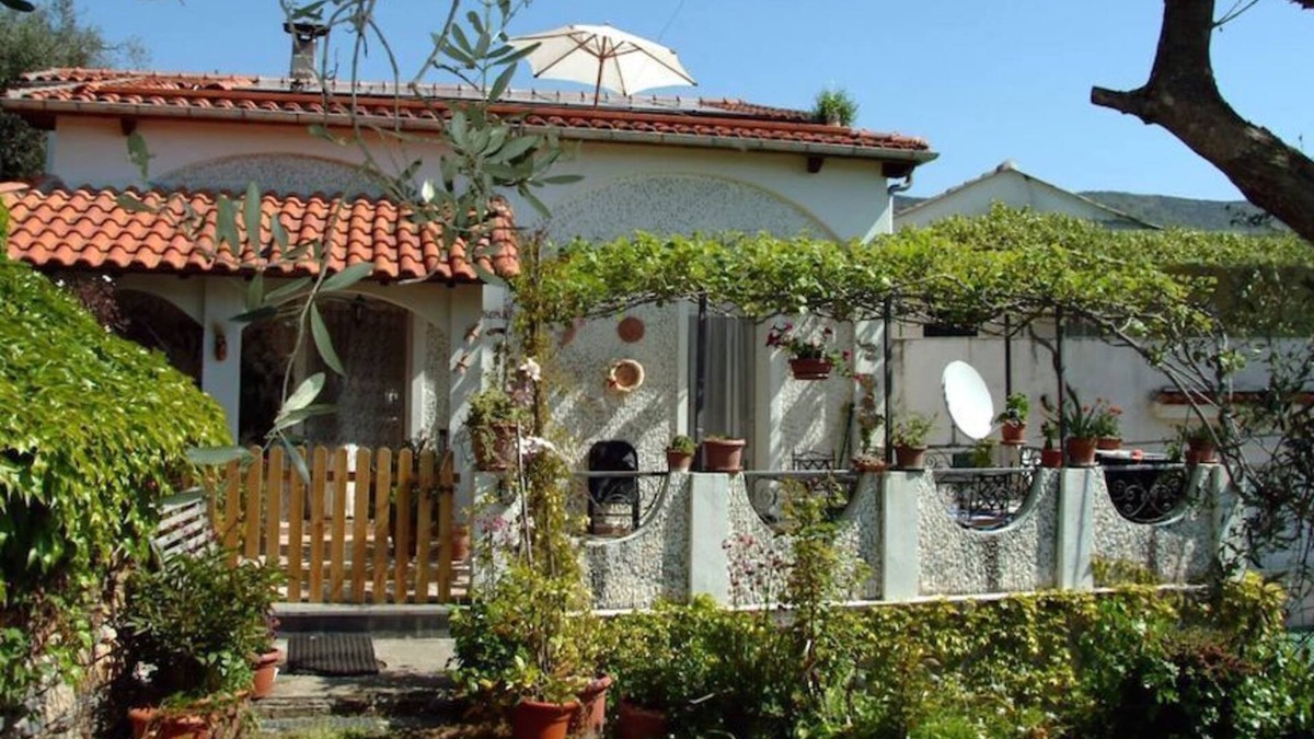 Vasia Apartment | Quiet apartment with a very large roof terrace, sea view, internet