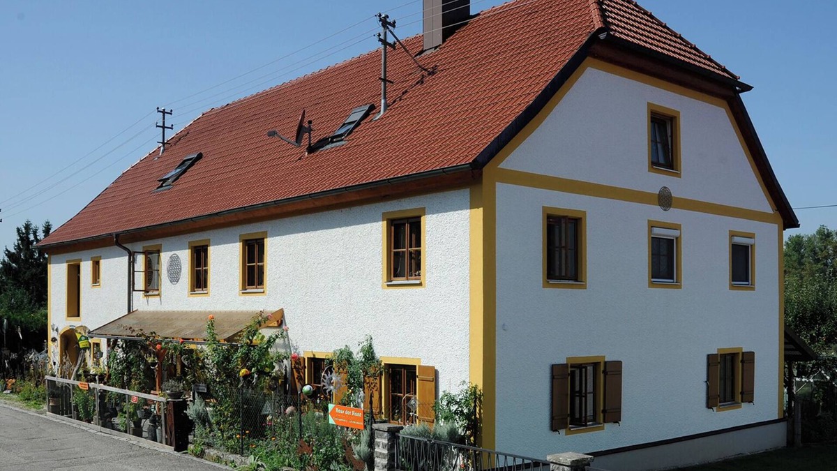 Bogenhofen Apartment | Quiet apartment with a view of the Inn, for a cozy stay.