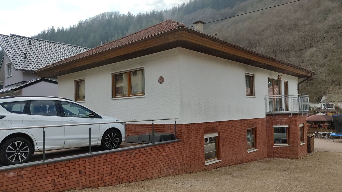 Ahrbruck Apartment | Quiet apartment with beautiful terrace and lawn.