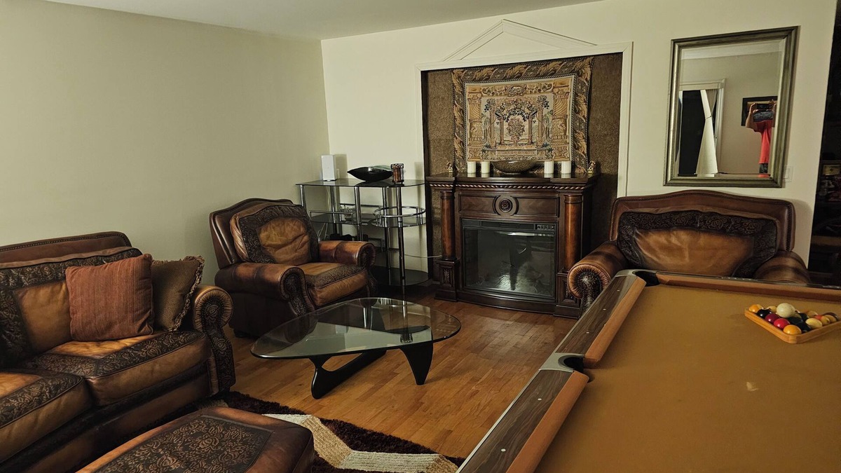 Dunwoodie House | Quiet apartment with balcony parking walking distance to church and cross county