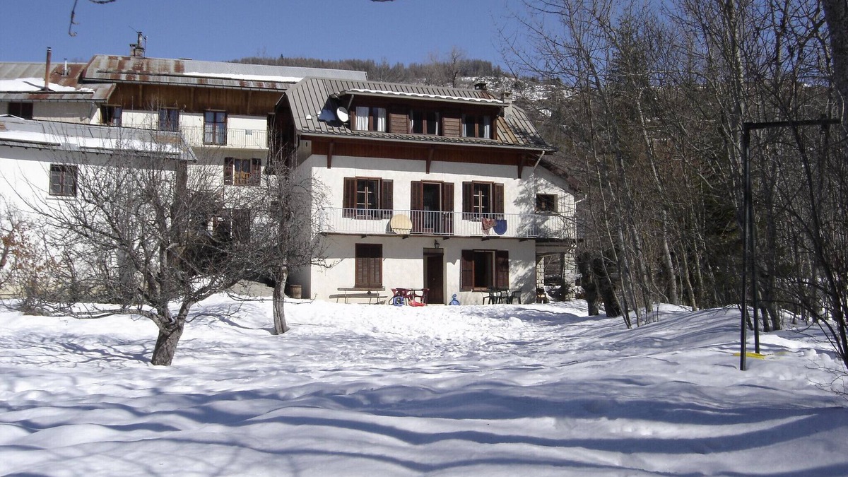 Allos Apartment | Quiet apartment with garden, close to the village