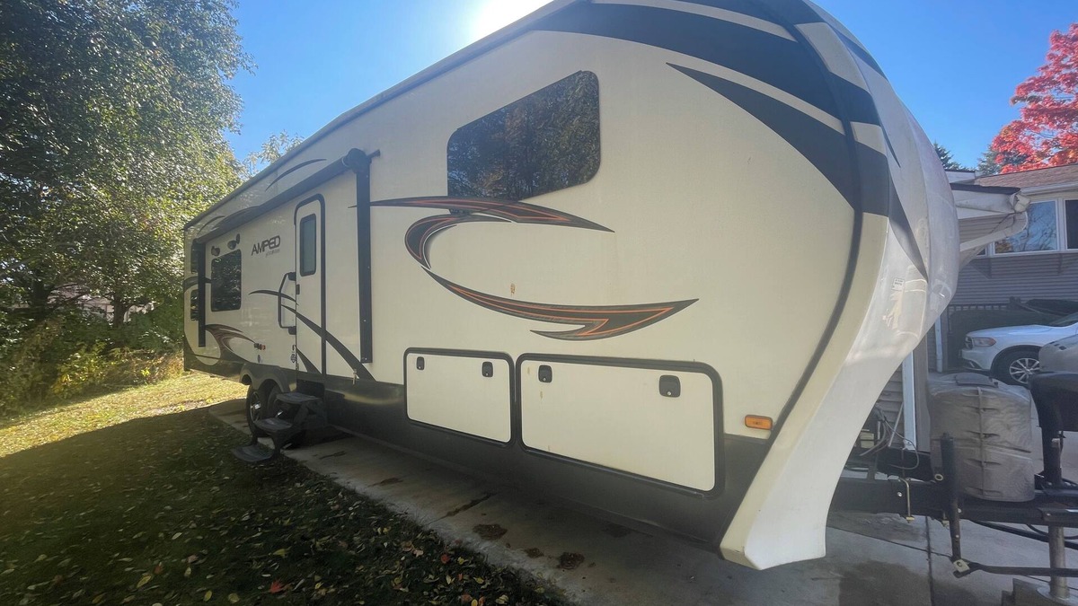 Lawndale House | Quiet area RV w AC outside Bloomington 3 Beds 5 acres w walking nature trails