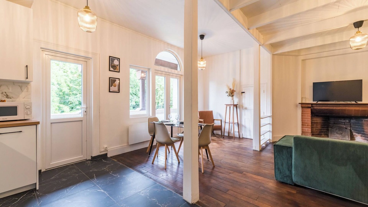 Guingamp Apartment | Quiet balcony, close to train station Hotel Lefort