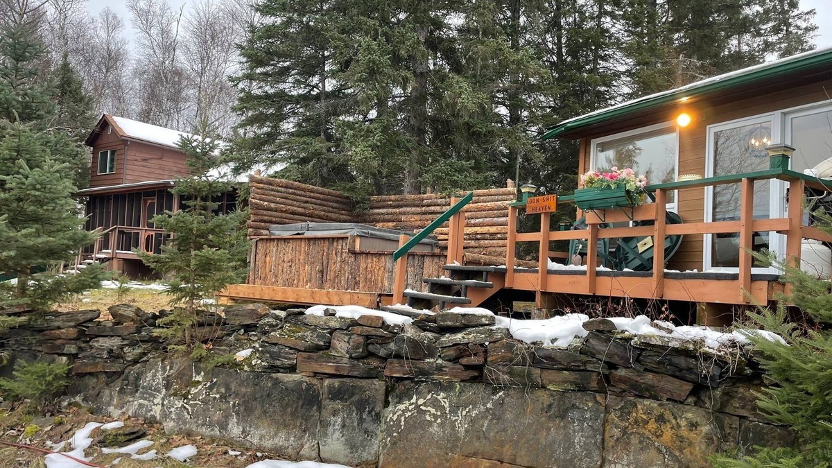 Whiteshell Cabin | Quiet Bay West Hawk Cottage