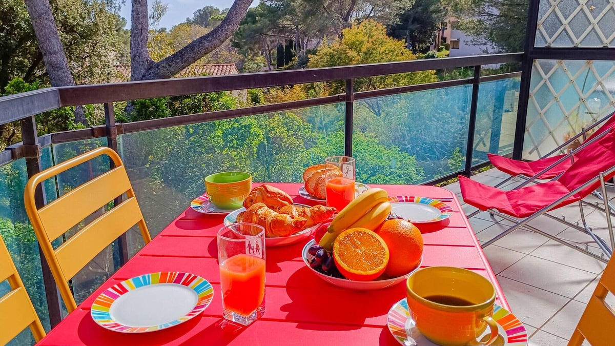 Boulouris-sur-Mer Apartment | Quiet, Beaches 900 m, Nice Terrace, Air-condition