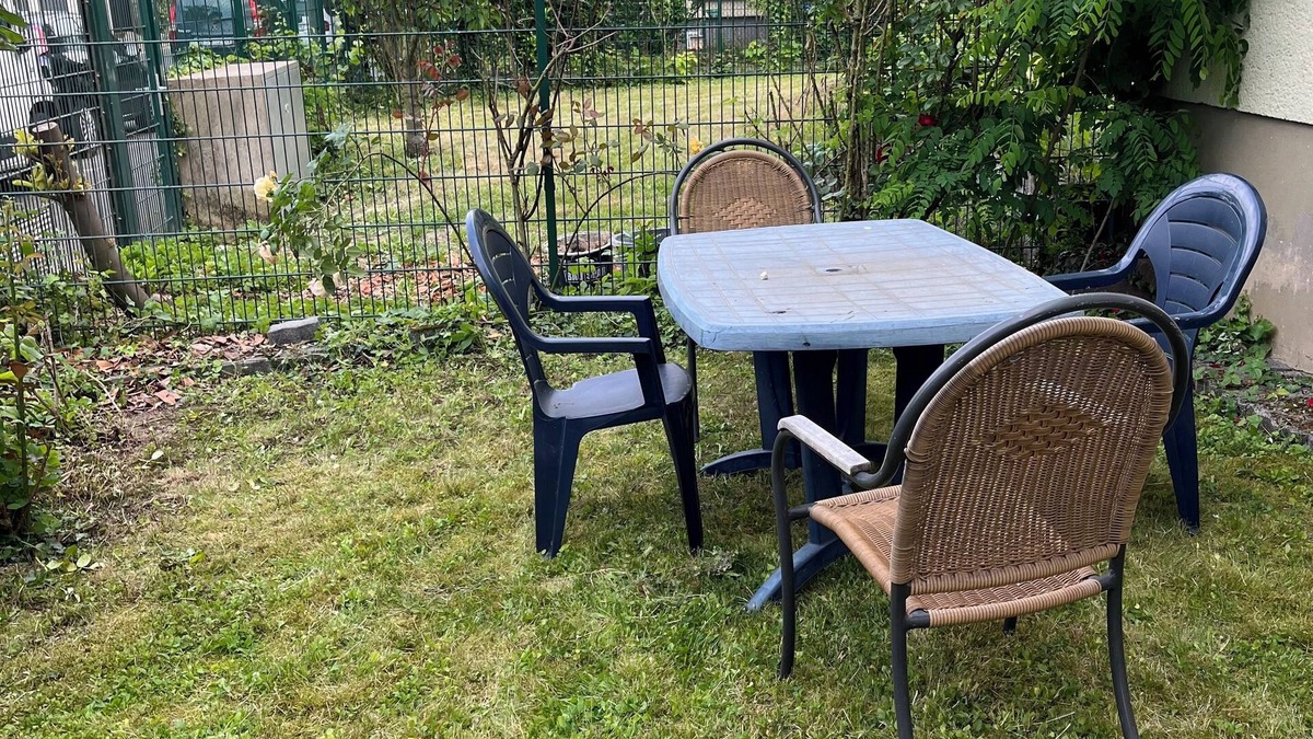 Mehlem Apartment | Quiet beautiful apartment with garden and 2 parking spaces and 1 min. from the Rhine