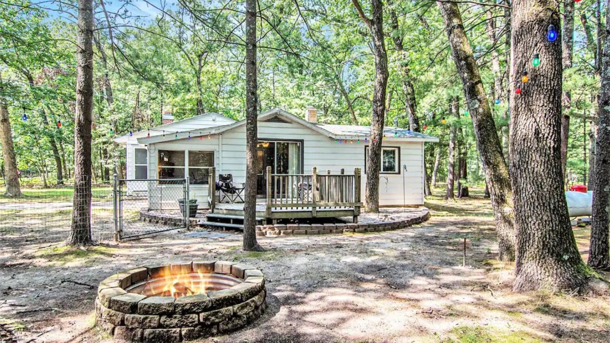 Baldwin Cottage | Quiet, Beautiful Escape Near Trails and Fishing!