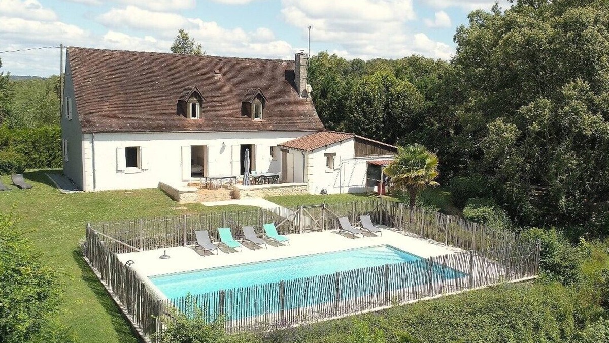 Brouchaud Villa | Quiet black Perigord villa with private heated pool 15pers
