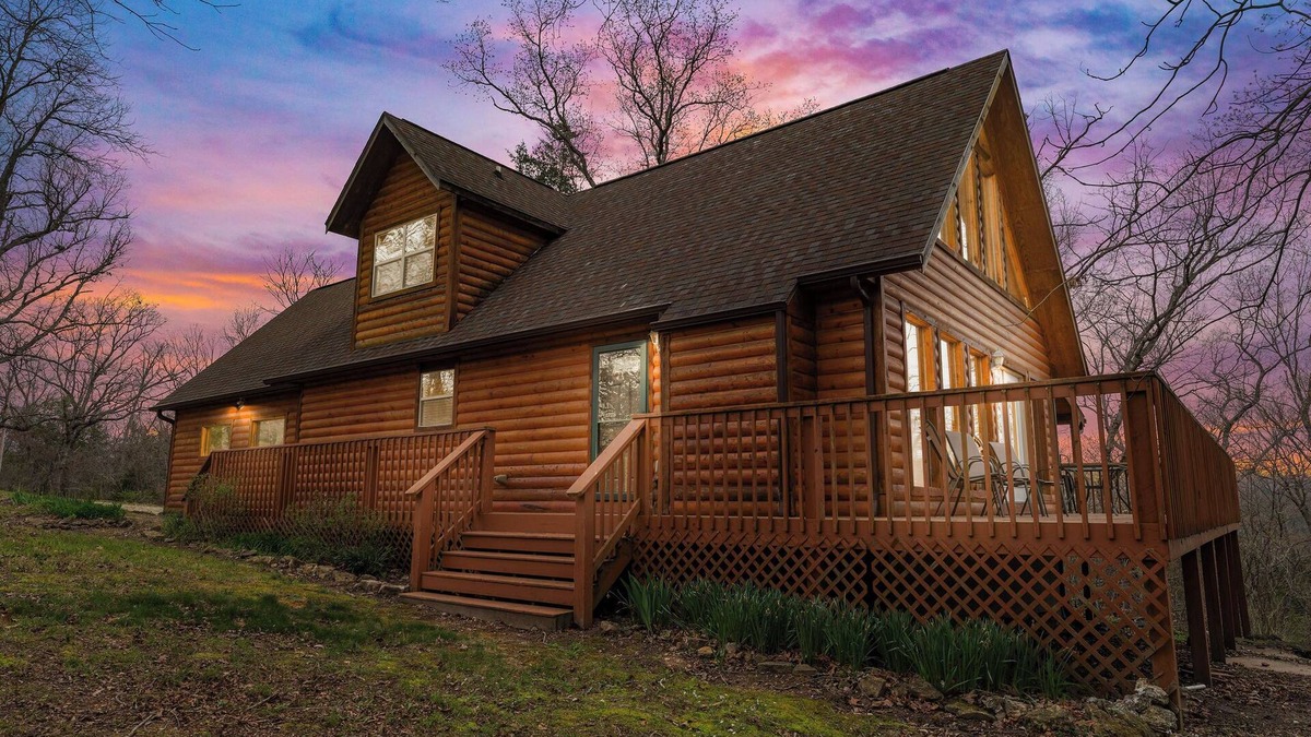 Eagle Rock Cabin | Quiet cabin for fall colors and water view