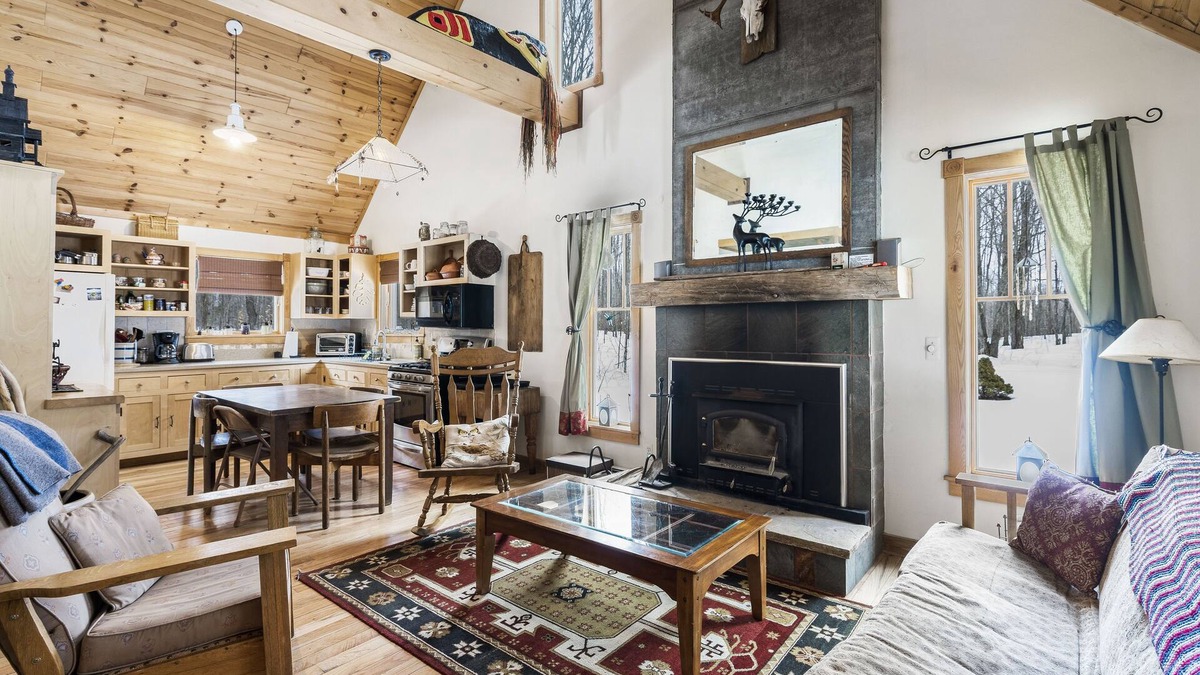 Levering House | Quiet Cabin in the Woods - Secluded Yet Close to It All