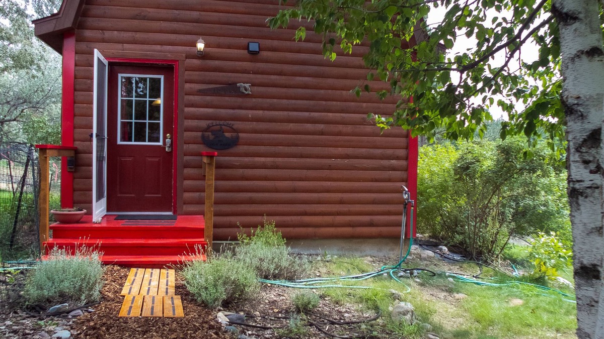 Eureka House | Quiet cabin located in NW Montana, minutes from town with easy access.