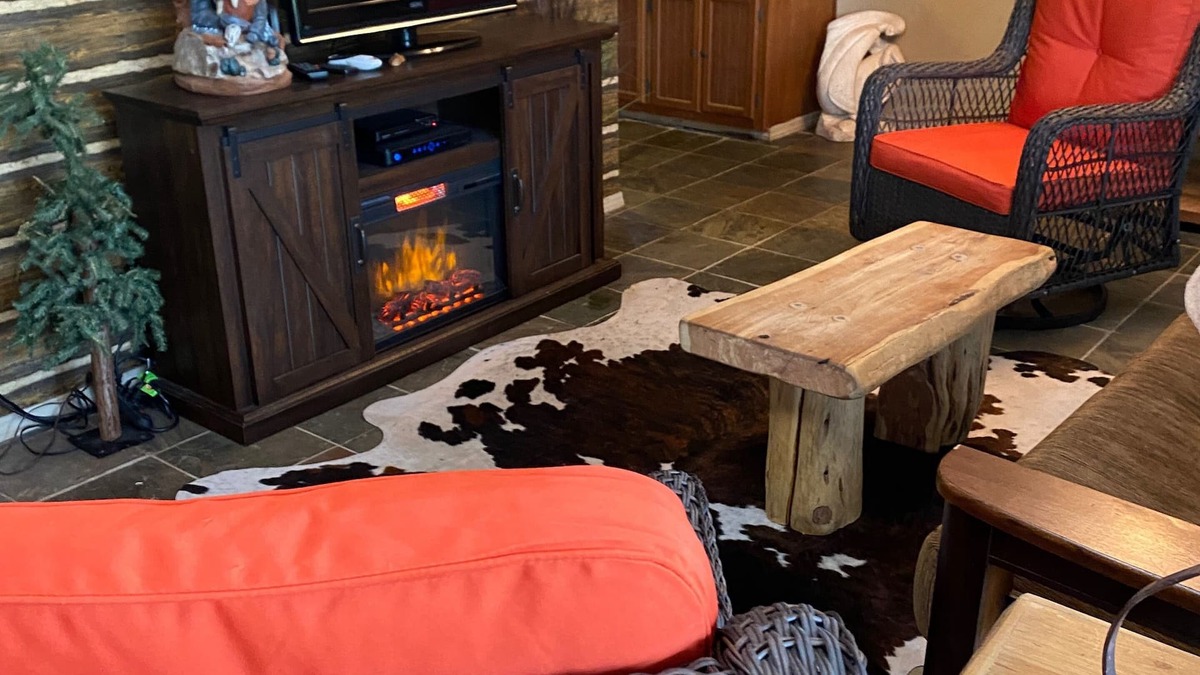 Gore Cabin | Quiet cabin minutes from Lake Tenkiller. Family or couple friendly.
