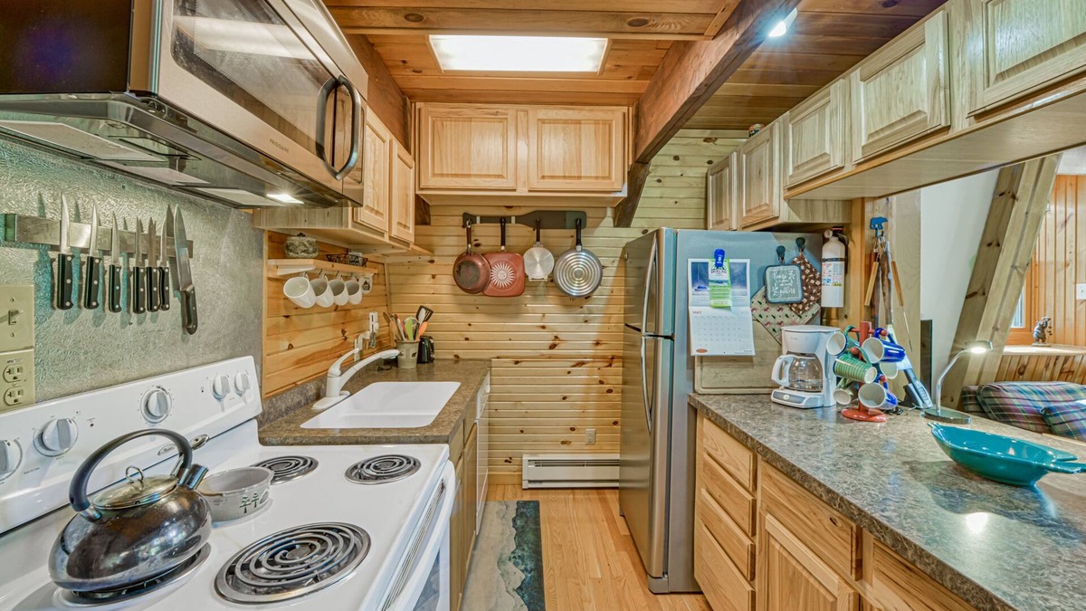 Sky Valley Cabin | Quiet cabin near the lake with large deck, private hot tub, firepit, & game room