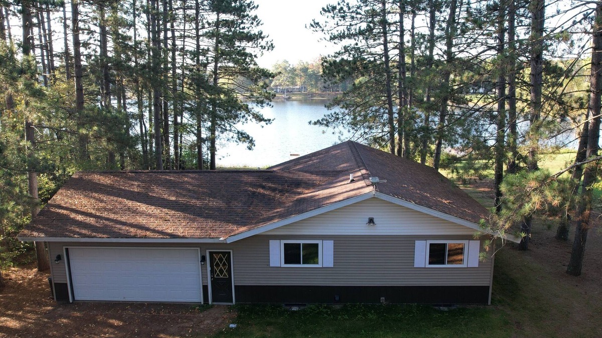 Tomahawk House | Quiet Cabin on the Shores of Tranquil Lake Mable