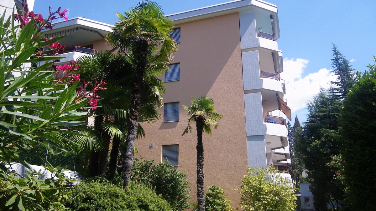 Minusio Apartment | Quiet & central–ideal starting point for swimmers & adventurous people