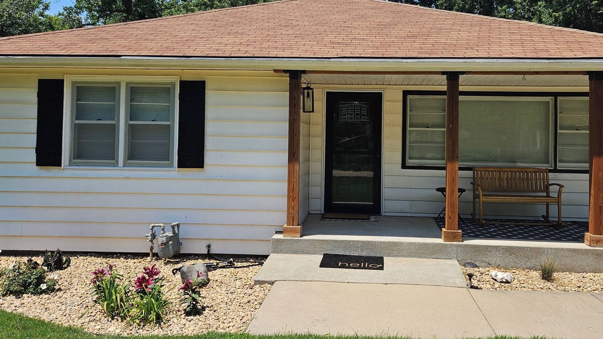 Topeka House | Quiet Centrally Located Close to Wasburn Private Drive
