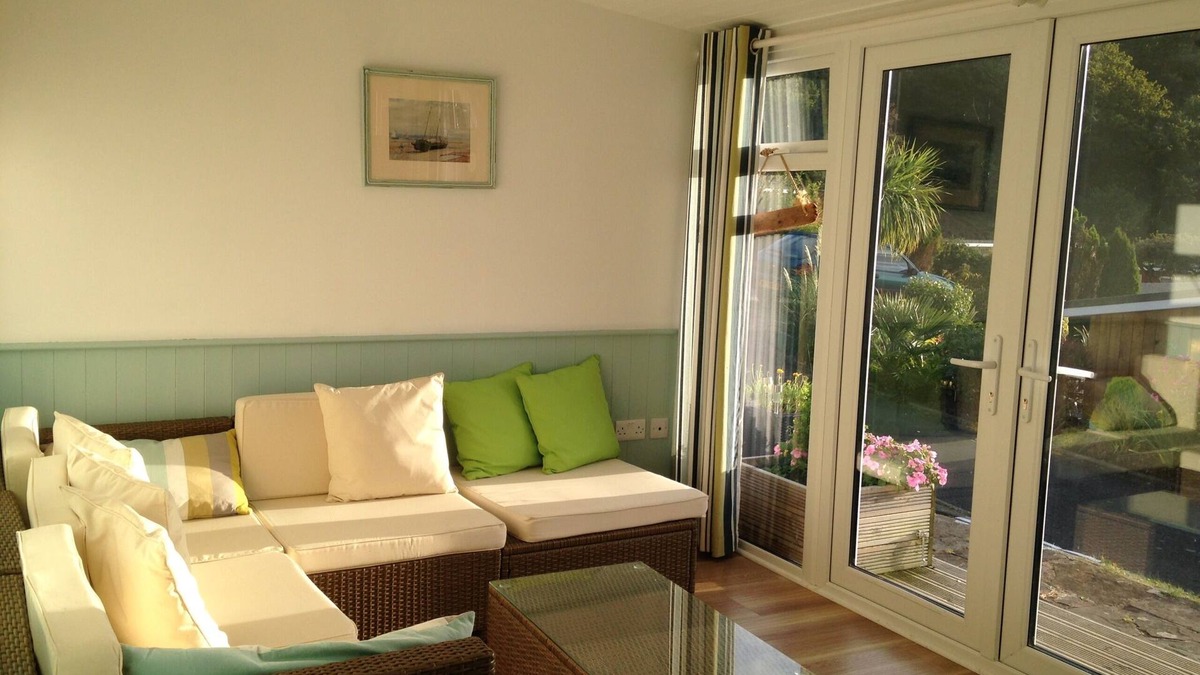 Mumbles Ski Chalet | Quiet chalet, near the beach with park view