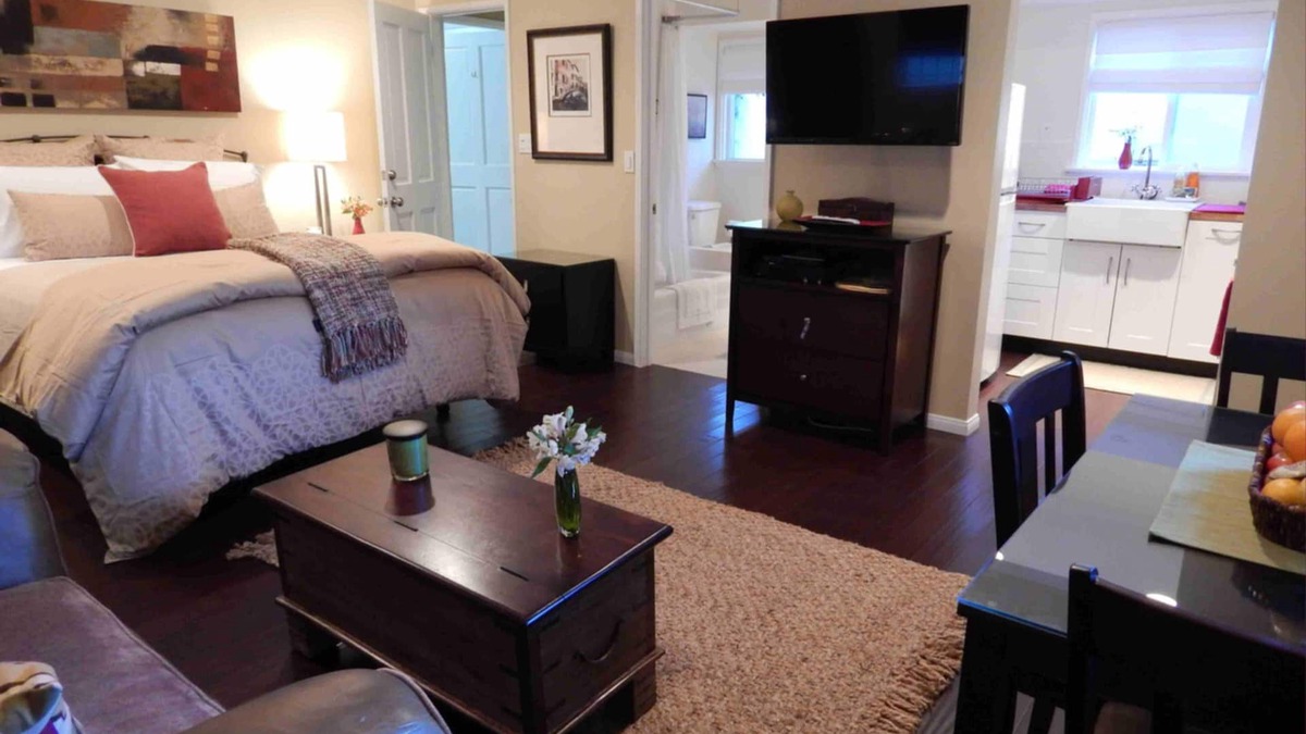 Valley Village Apartment | Quiet Chic Studio Apartment with secure parking In Valley Village.